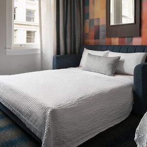 One-Bedroom King Suite